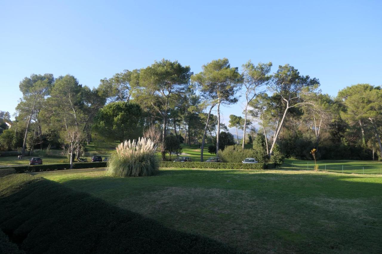 Appartement Studio meublé face au golf à Mouans-Sartoux Extérieur photo