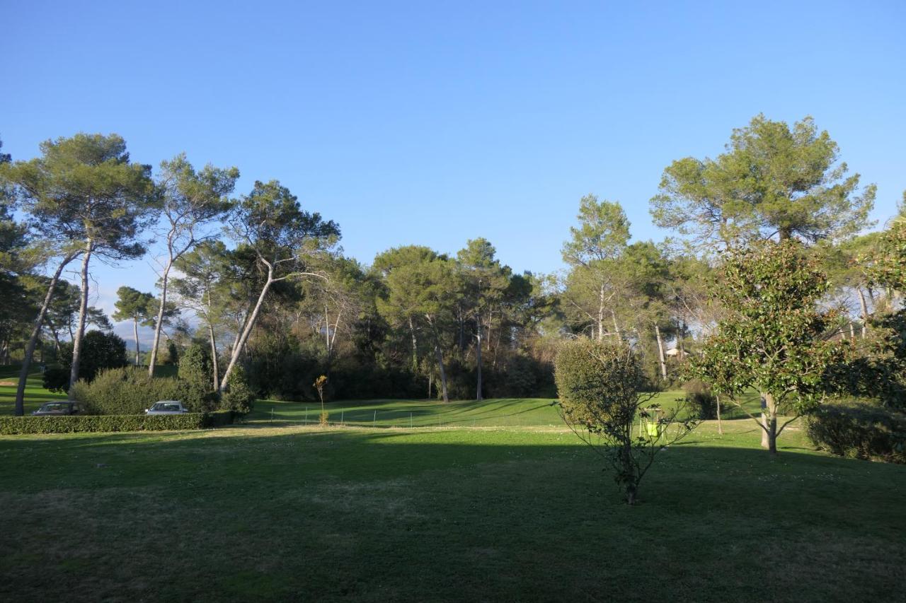 Appartement Studio meublé face au golf à Mouans-Sartoux Extérieur photo